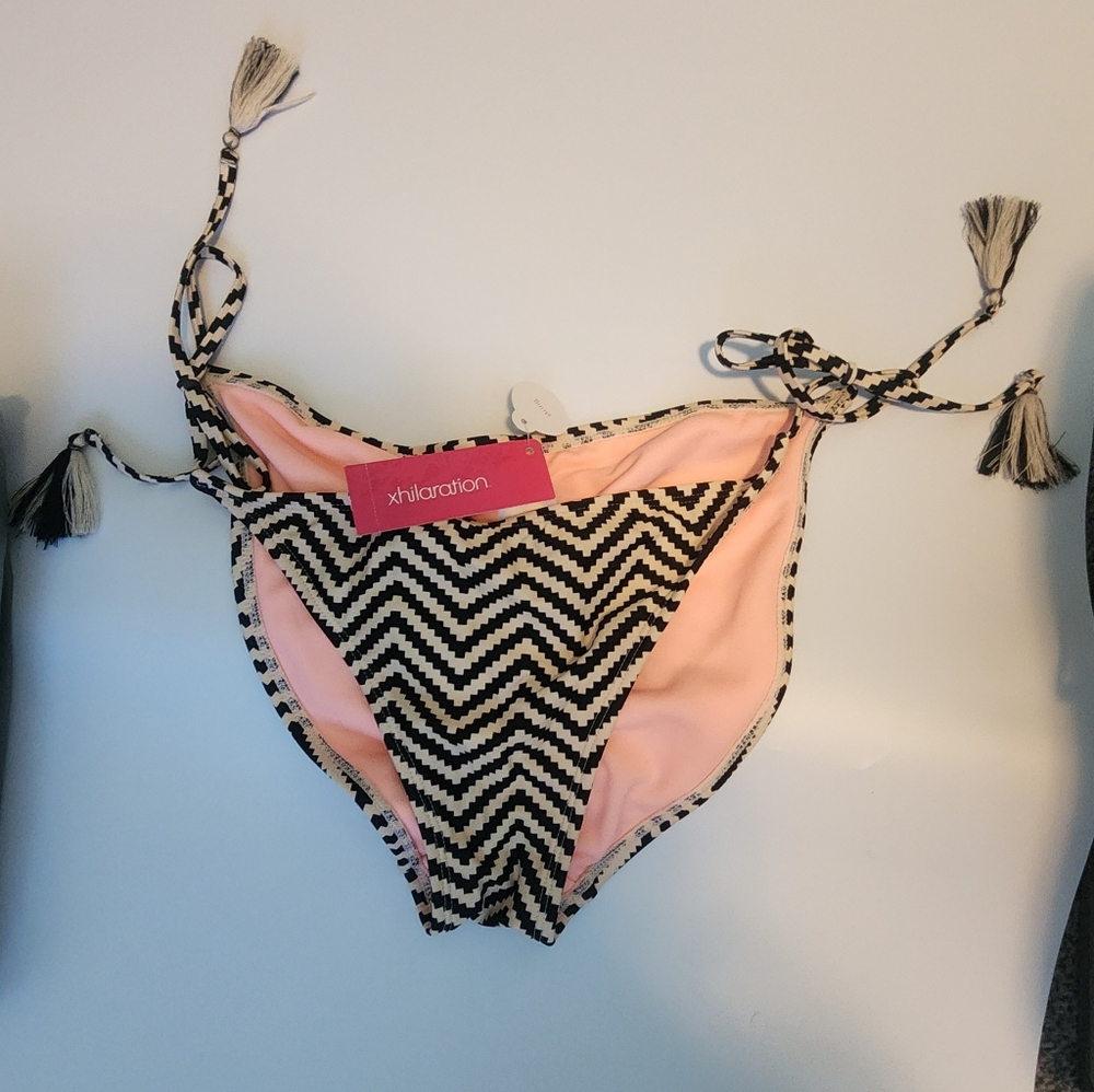 Scrunchie booty bikini bottoms
